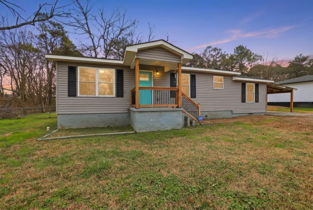 711 W James Avenue, Rossville, GA 30741