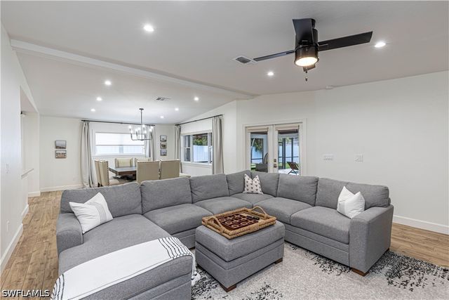 1300 Hilltop DR, Naples, FL 34103