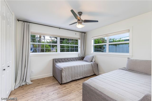 1300 Hilltop DR, Naples, FL 34103
