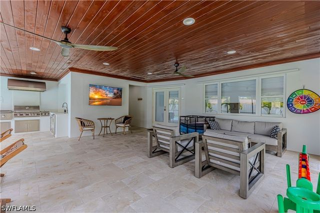 1300 Hilltop DR, Naples, FL 34103