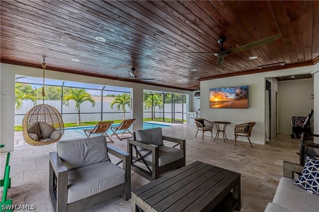 1300 Hilltop DR, Naples, FL 34103