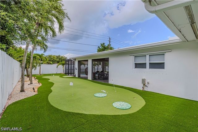 1300 Hilltop DR, Naples, FL 34103
