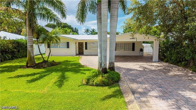1300 Hilltop DR, Naples, FL 34103