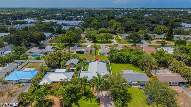 1300 Hilltop DR, Naples, FL 34103