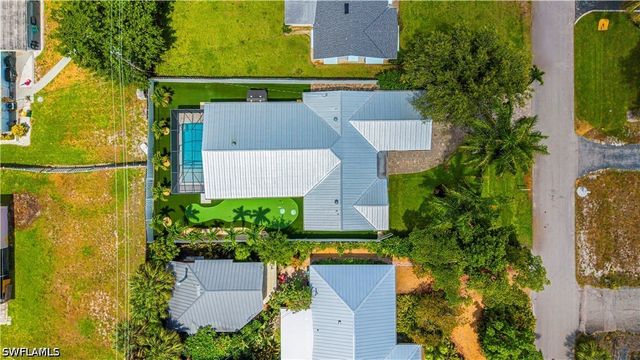 1300 Hilltop DR, Naples, FL 34103