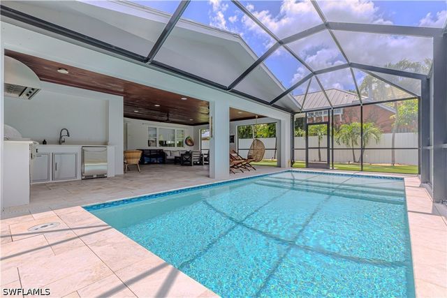 1300 Hilltop DR, Naples, FL 34103