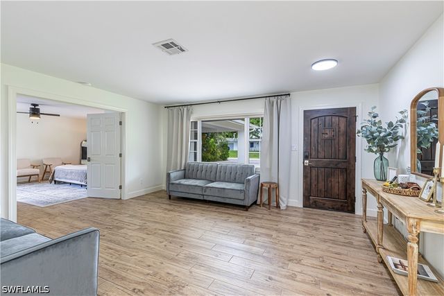 1300 Hilltop DR, Naples, FL 34103