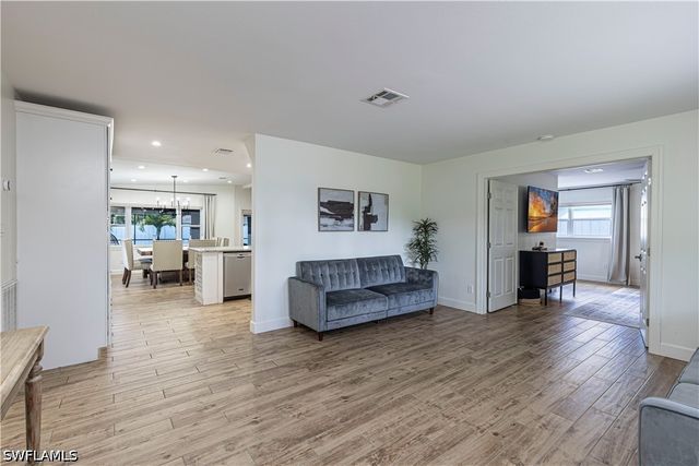 1300 Hilltop DR, Naples, FL 34103