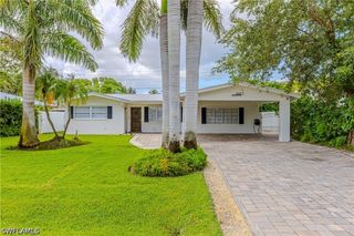 1300 Hilltop DR, Naples, FL 34103