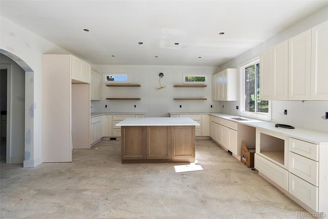 60637 Schoenherr Road Road, Washington Township, MI 48094