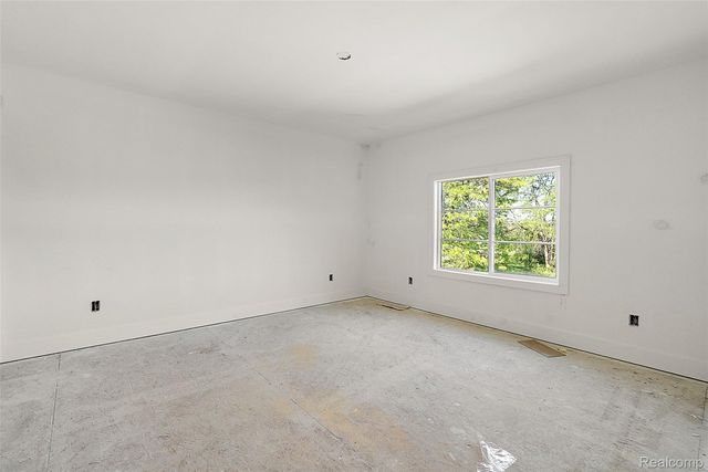 60637 Schoenherr Road Road, Washington Township, MI 48094