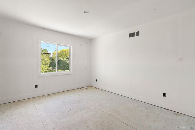 60637 Schoenherr Road Road, Washington Township, MI 48094