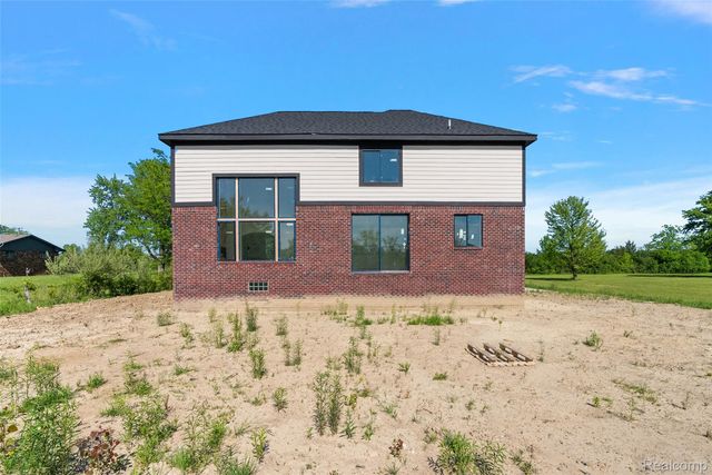 60637 Schoenherr Road Road, Washington Township, MI 48094