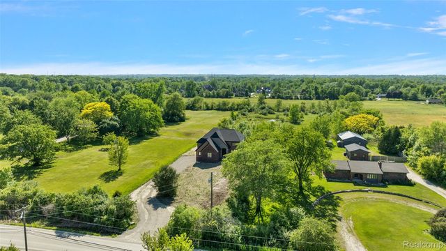 60637 Schoenherr Road Road, Washington Township, MI 48094