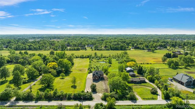 60637 Schoenherr Road Road, Washington Township, MI 48094