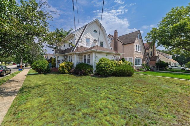 59 Hampton Road, Lynbrook, NY 11563