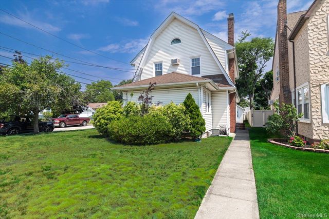 59 Hampton Road, Lynbrook, NY 11563