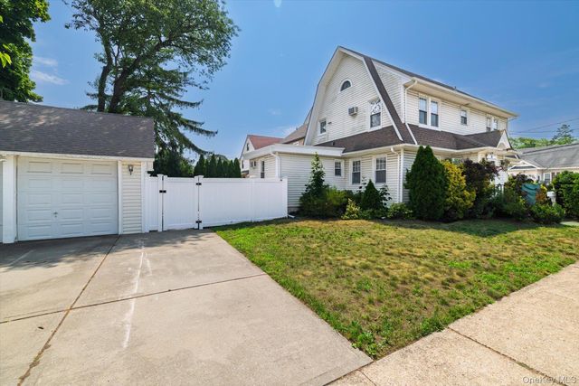 59 Hampton Road, Lynbrook, NY 11563