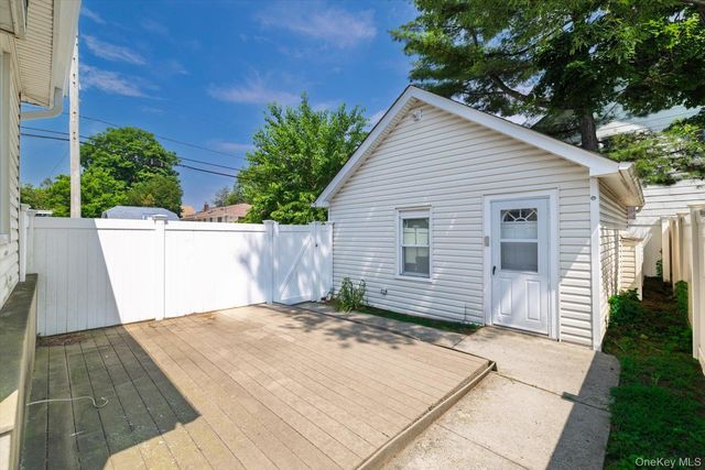 59 Hampton Road, Lynbrook, NY 11563