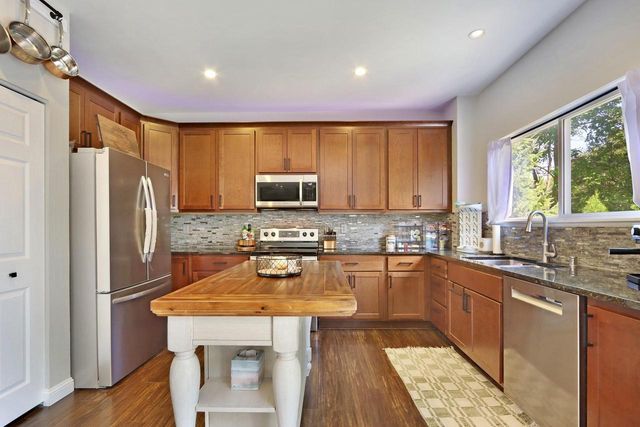 8425 204th COURT, Bristol, WI 53104