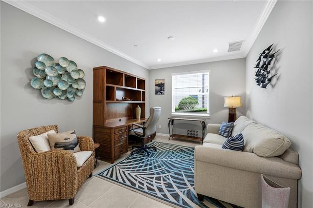 9393 Pocida CT 104, Naples, FL 34119