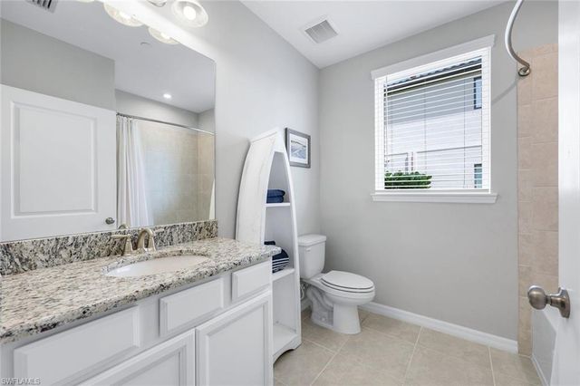 9393 Pocida CT 104, Naples, FL 34119