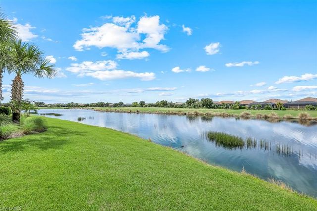 9393 Pocida CT 104, Naples, FL 34119