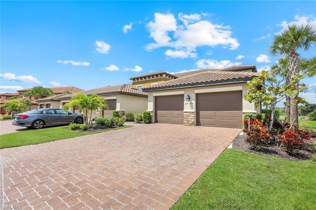 9393 Pocida CT 104, Naples, FL 34119