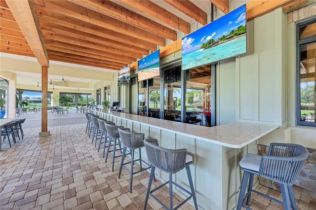 9393 Pocida CT 104, Naples, FL 34119