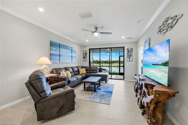 9393 Pocida CT 104, Naples, FL 34119