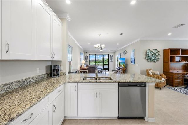 9393 Pocida CT 104, Naples, FL 34119
