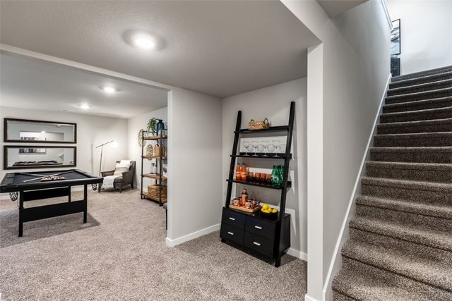 3036 Sweetwater Drive, Des Moines, IA 50320