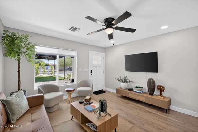 1724 S 1ST Street, Phoenix, AZ 85004