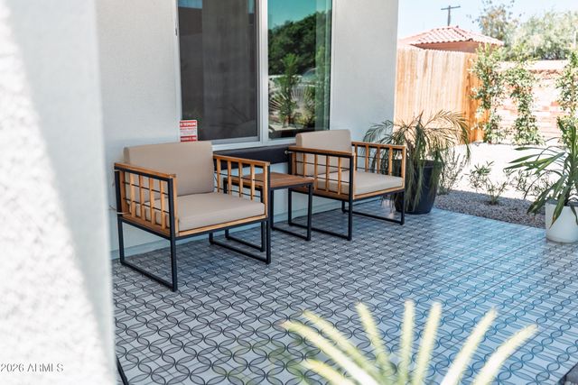 1724 S 1ST Street, Phoenix, AZ 85004