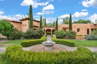 5405 EAKES Road NW, Los Ranchos, NM 87107