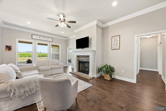 125 Amanda Deann Drive, New Market, AL 35761