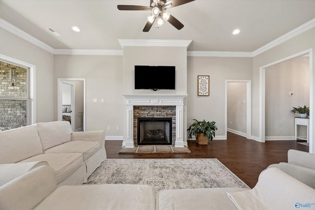 125 Amanda Deann Drive, New Market, AL 35761