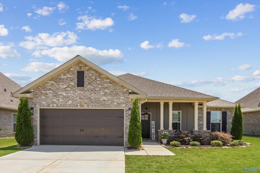 125 Amanda Deann Drive, New Market, AL 35761