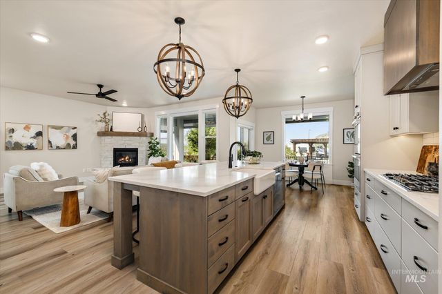 2543 S Via Privada Ln, Boise, ID 83716
