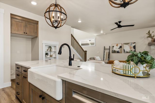 2543 S Via Privada Ln, Boise, ID 83716