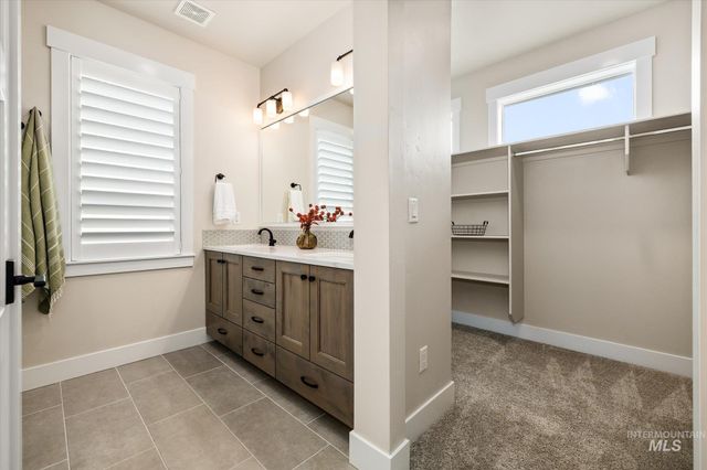 2543 S Via Privada Ln, Boise, ID 83716