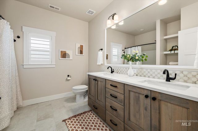 2543 S Via Privada Ln, Boise, ID 83716