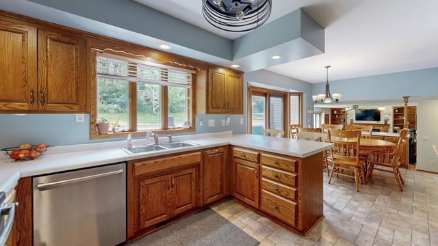 2217 Regent Lane SW, Rochester, MN 55902