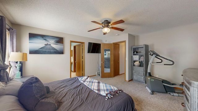 2217 Regent Lane SW, Rochester, MN 55902