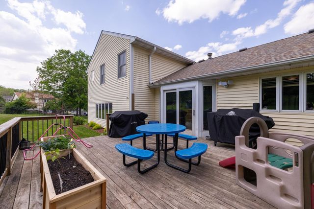 2217 Regent Lane SW, Rochester, MN 55902