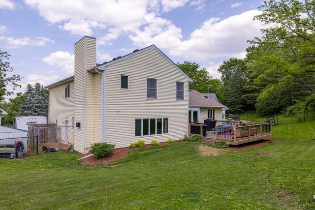 2217 Regent Lane SW, Rochester, MN 55902