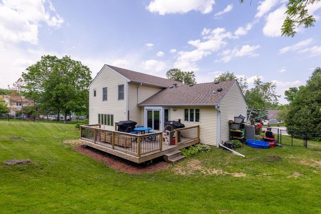 2217 Regent Lane SW, Rochester, MN 55902