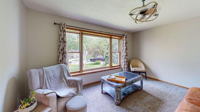 2217 Regent Lane SW, Rochester, MN 55902