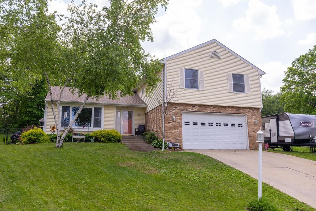 2217 Regent Lane SW, Rochester, MN 55902