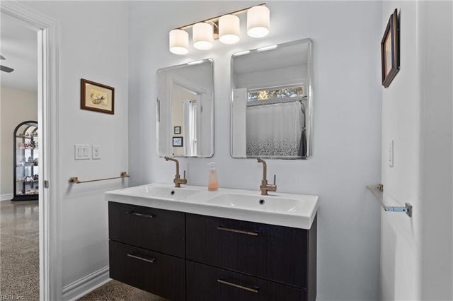 1624 N Muddy Creek Rd RD, Virginia Beach, VA 23456